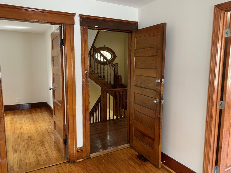 Building Photo - 86A Elm St