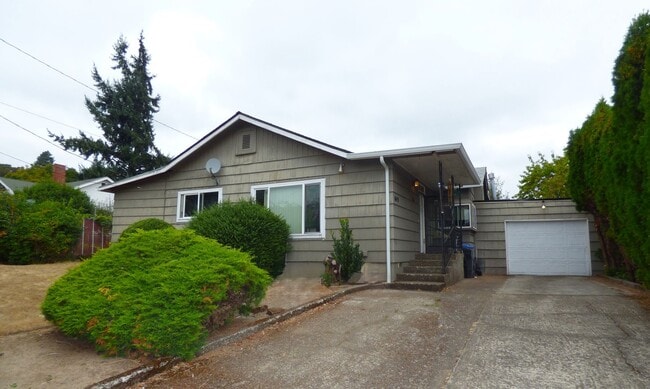 Primary Photo - 3 bed 2 bath home in South Salem