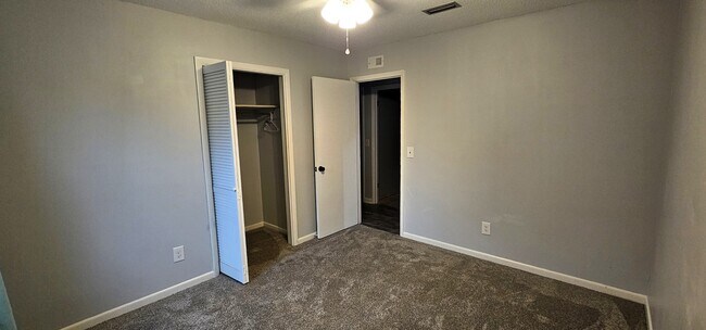 Building Photo - 605 Melbourne Dr