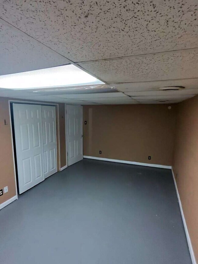 Building Photo - 10421 Renfrew Dr