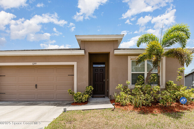 Primary Photo - 1299 Buffing Cir SE