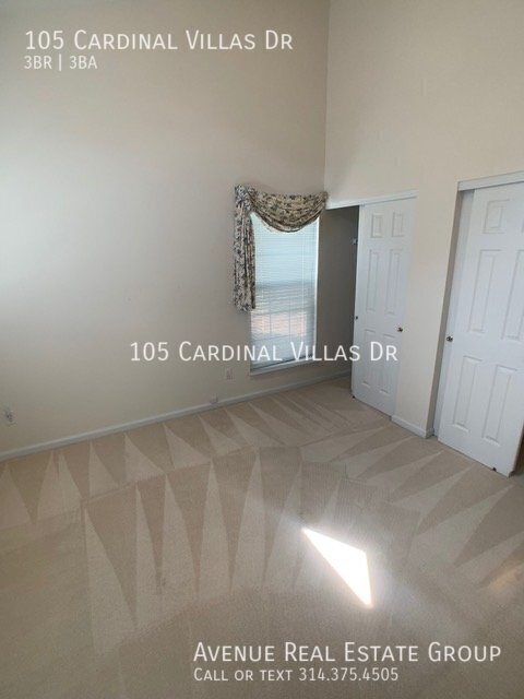 Building Photo - Spacious 3-Bed Condo with Bonus Room & Gar...