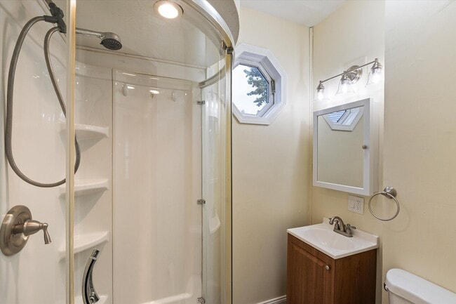 Building Photo - 99 William St