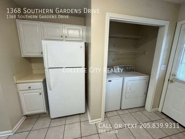 Building Photo - 1368 Southern Gardens Dr