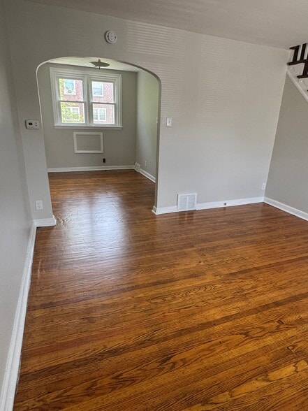 Primary Photo - 4643 Weymouth St