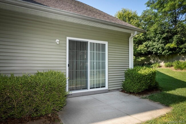 Building Photo - 37 Oakridge Cir
