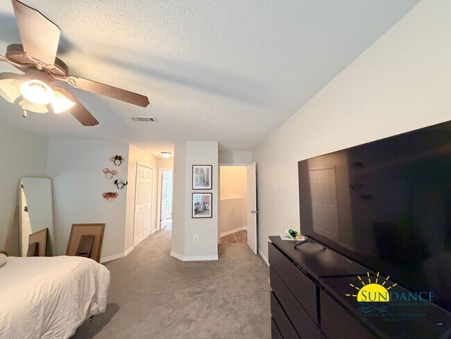 Building Photo - Desirable location & well-maintained 4BR home in Navarre!