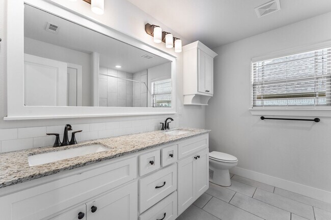 Building Photo - Luxury Living in Bentonville: Modern 4 Bed, 3 Bath Home with Fenced Yard