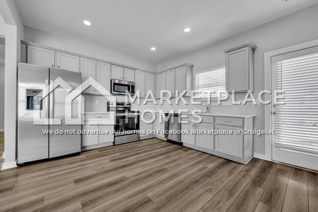 Building Photo - 142 Kings Wy