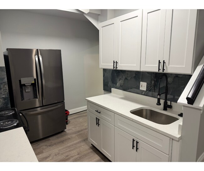 Building Photo - 615 N Rosedale-1B AVAILABLE $800 W/BATH 1B