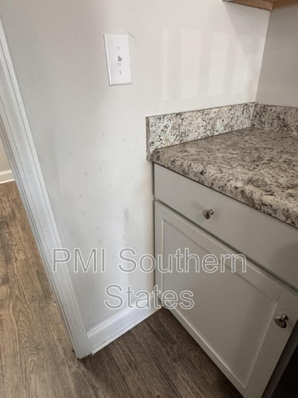 Building Photo - 200 Walnut Hill Dr