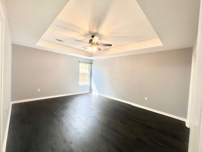 Building Photo - 3200 Skynight Dr