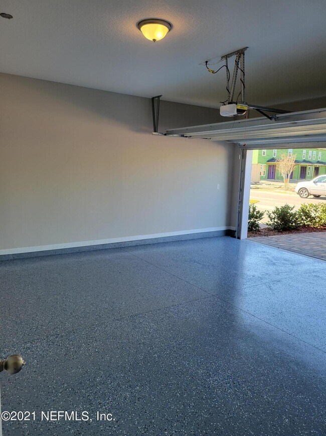 Building Photo - 334 Pine Bluff Dr