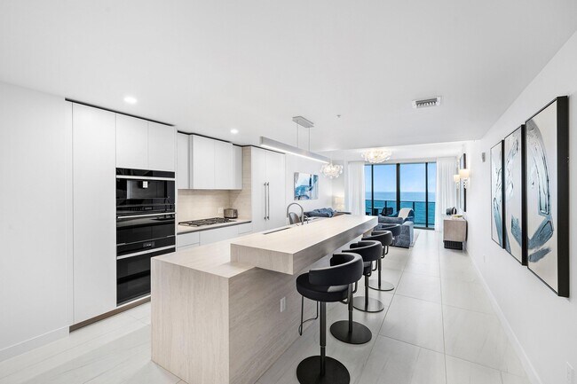 Building Photo - 900 N Ocean Blvd