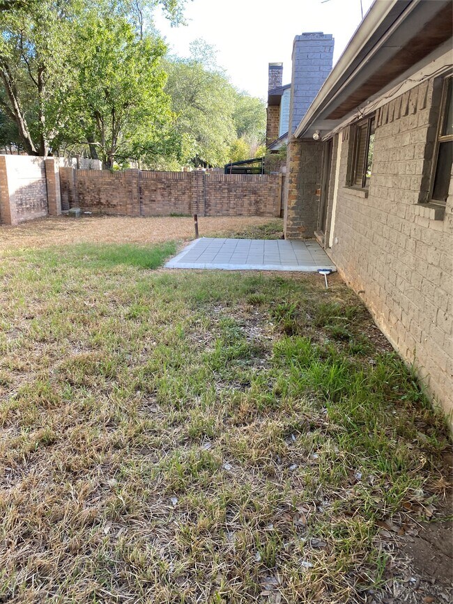 Building Photo - 2819 Colony Dr