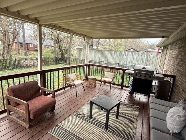 Building Photo - 303 Carlton Pl