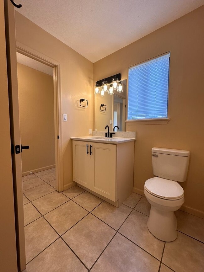 Building Photo - 2 Bedroom Condo In Destin-- Legion Drive!