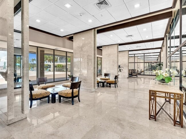 Building Photo - 300 Bayview Dr