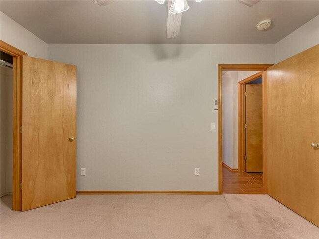 Building Photo - 1004 SW 127th Pl