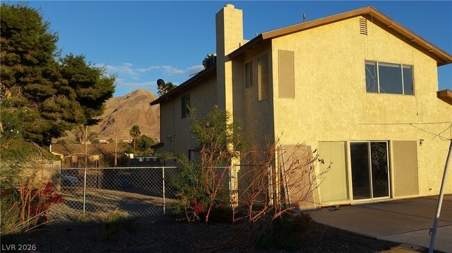 Building Photo - 1745 Mt Hood St