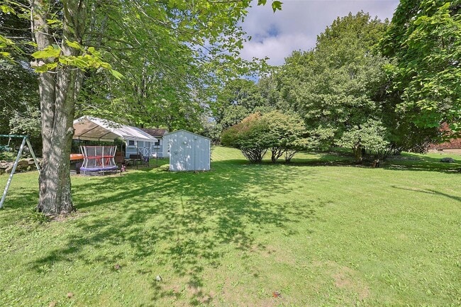 Building Photo - 18 Maples Ln