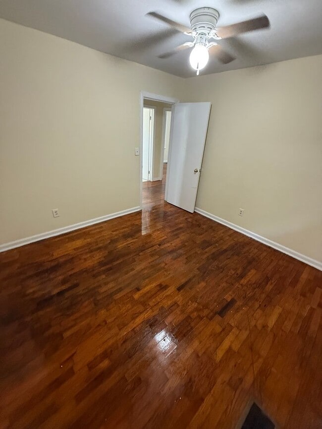 Building Photo - 3 Bedrooms, 1 Bathroom - House in West Rome!