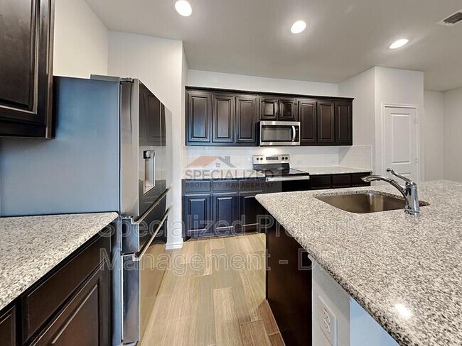 Building Photo - 453 Milverton Dr