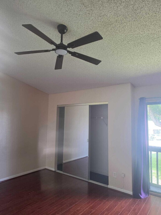 Building Photo - 5204 Bayside Dr
