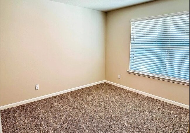 Building Photo - 2495 Arbordale Lp