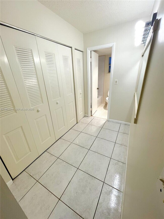 Building Photo - 403 NW 68th Ave