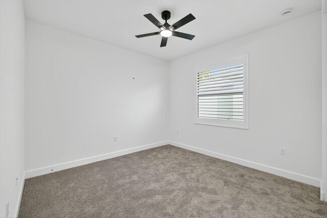 Building Photo - 12347 SW Compass Pt Dr