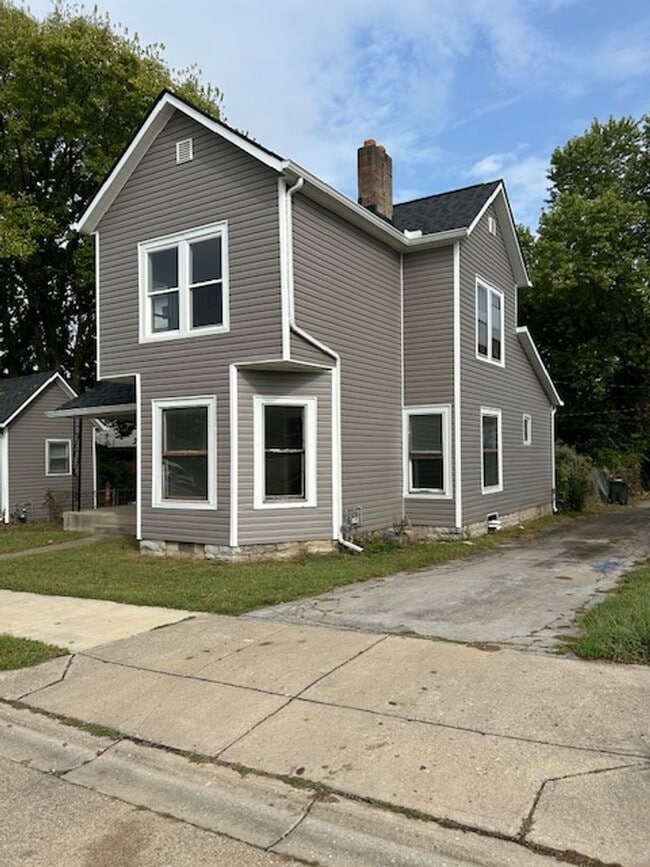 Building Photo - 611-615 E Pearl St