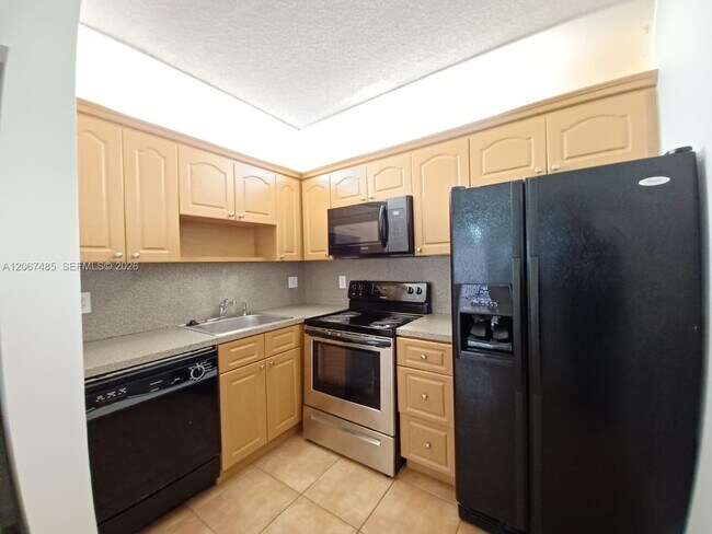 Building Photo - 11120 Royal Palm Blvd