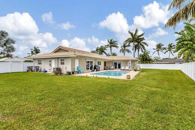 Building Photo - 5660 Golfway Dr