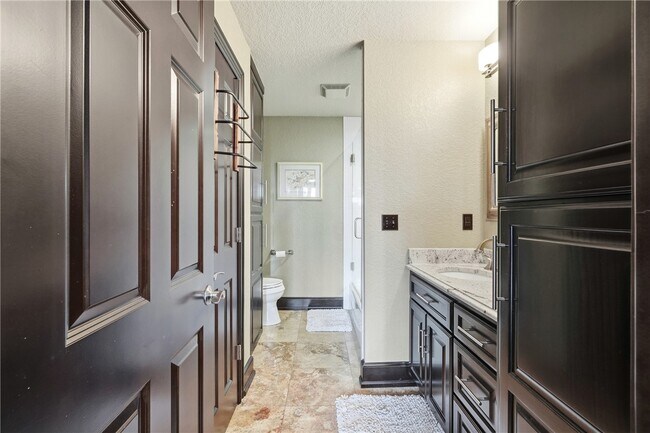 Building Photo - 14805 Dutchmans Dr