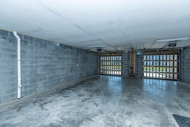 Building Photo - Beautiful Oyster Point Townhome - Mt. Pleasant