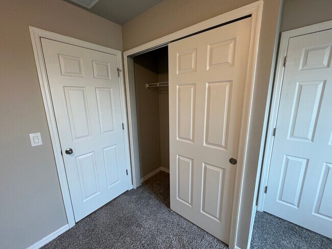 Building Photo - 2443 Sweet Viburnum Wy