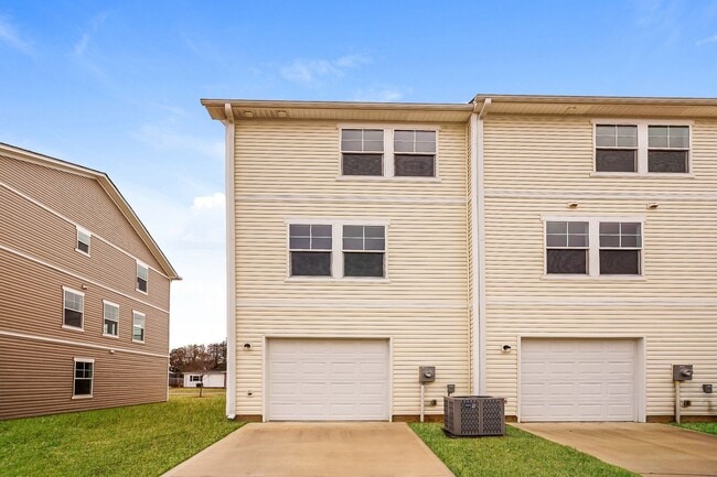Building Photo - FIRST MONTH FREE -  3BR/3.5BA brand new townhome with 1-car garage near Downtown Mooresville.