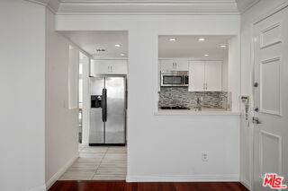 Building Photo - 11737 Goshen Ave