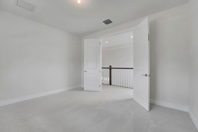 Building Photo - 9341 Crestview Cir