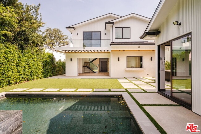 Building Photo - 4087 Kraft Ave