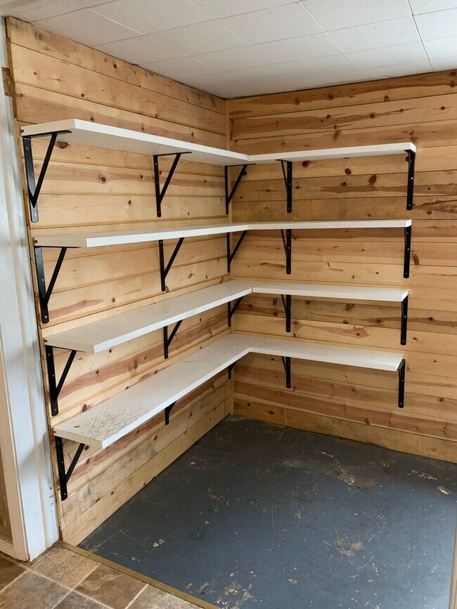 Building Photo - 3 bedroom, one bathroom home located in Jo...