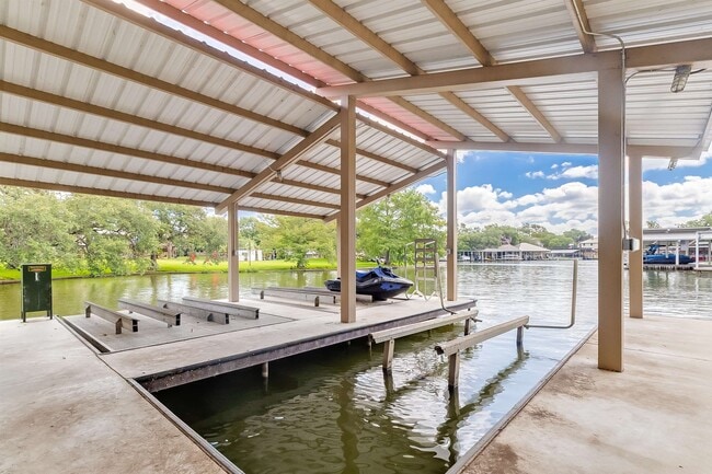 Building Photo - 327 Elm Lodge Dr