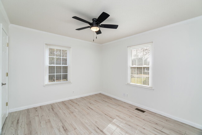 Building Photo - 331 Sarvis Dr