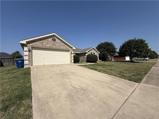 Building Photo - 2409 Gail Dr