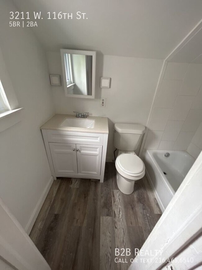 Building Photo - 3211 W 116th St