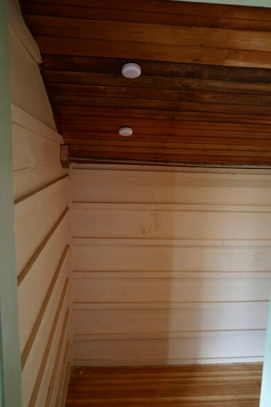 Bedroom #3 Closet - 8607 SE Morrison St