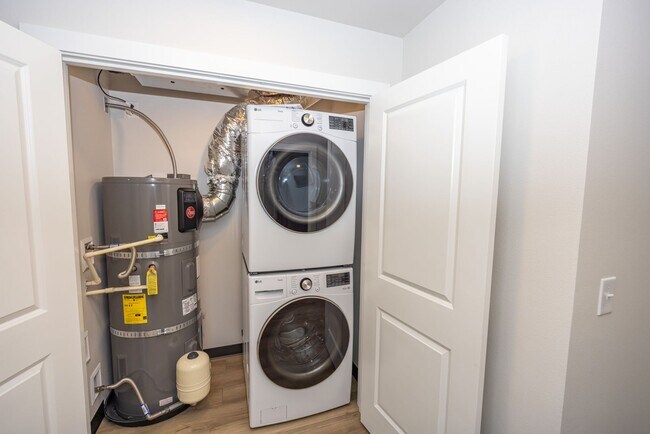 Building Photo - Brand New! - 2 Bedroom Apartment in Vancouver WA