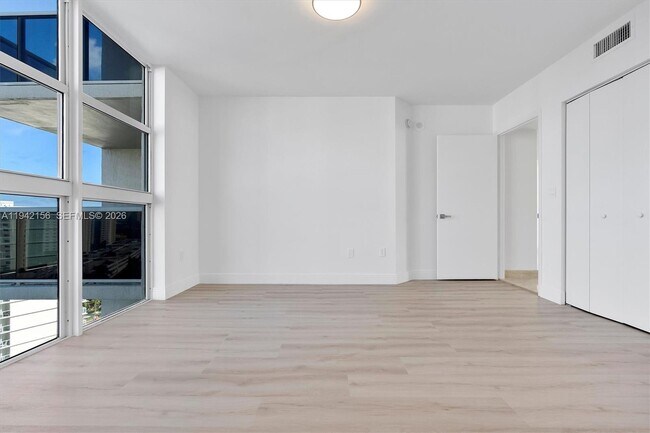 Building Photo - 19111 Collins Ave