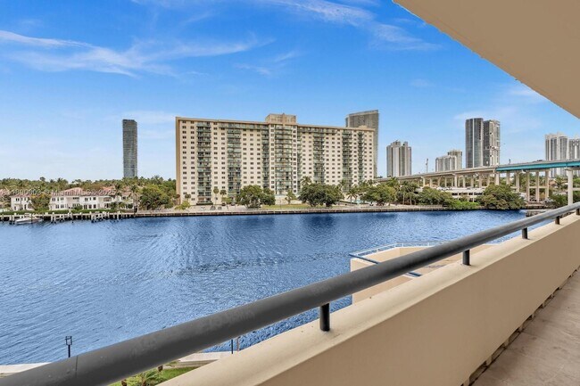 Building Photo - 19355 Turnberry Way